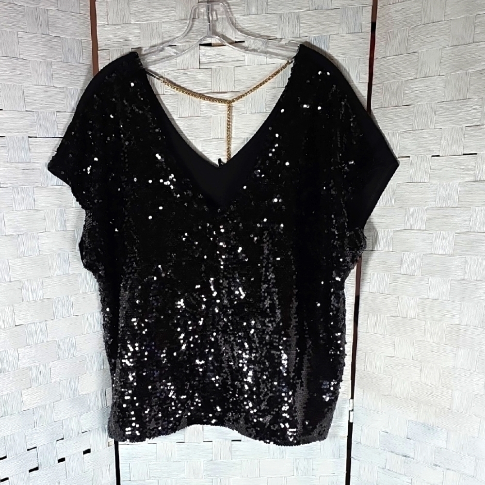 MODERN ATTRACTION Top